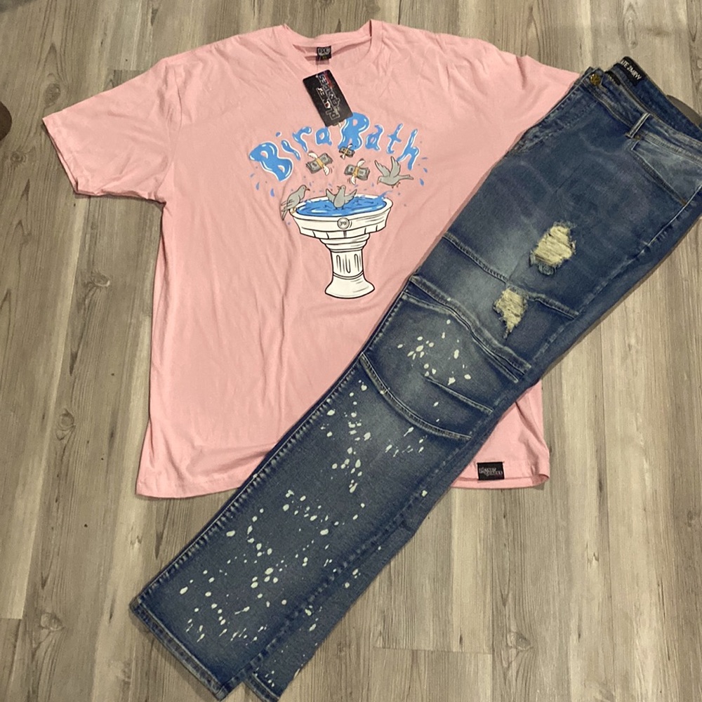 NEW Graphic Tshirt & distressed medium blue wash jeans
